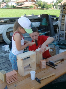 Wir bauen ein Insektenhotel - Ferienprogramm 2011