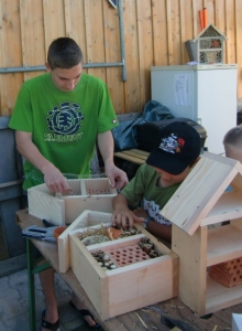 Wir bauen ein Insektenhotel - Ferienprogramm 2011
