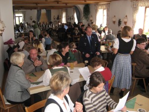 Jahrtag der Holzollinger Ortsvereine - Foto:Weidl