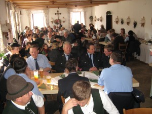 Jahrtag der Holzollinger Ortsvereine - Foto:Weidl