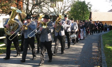Jahrtag der Holzollinger Ortsvereine - Foto:Weidl