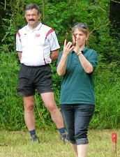 Damenmannschaft des Gartenbauvereins beim UWG-Hufeisenwerfen